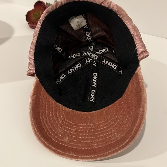 DKNY Girls Rose Velour Pom Pom Winter Cap Size O/S - 7/16 - Picture 14 of 15